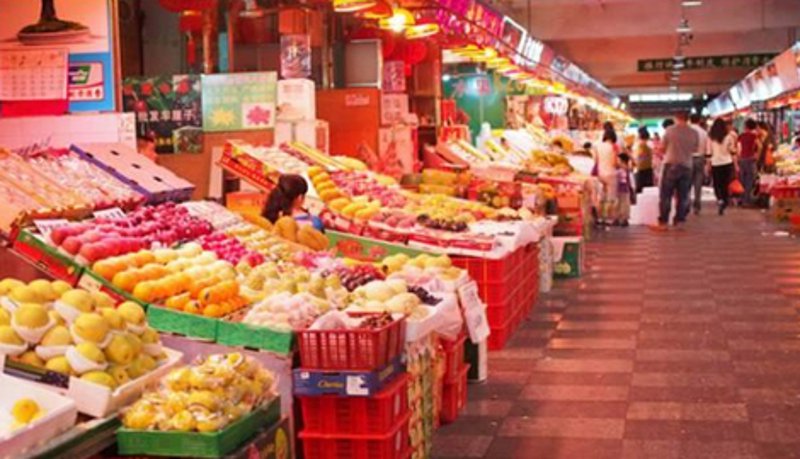 在湖南长沙，丰富多彩的农副产品琳琅满目。为了帮助大家更好地了解这些本地特产，我们将通过对比的方式详细介绍几种主要的农副产品。